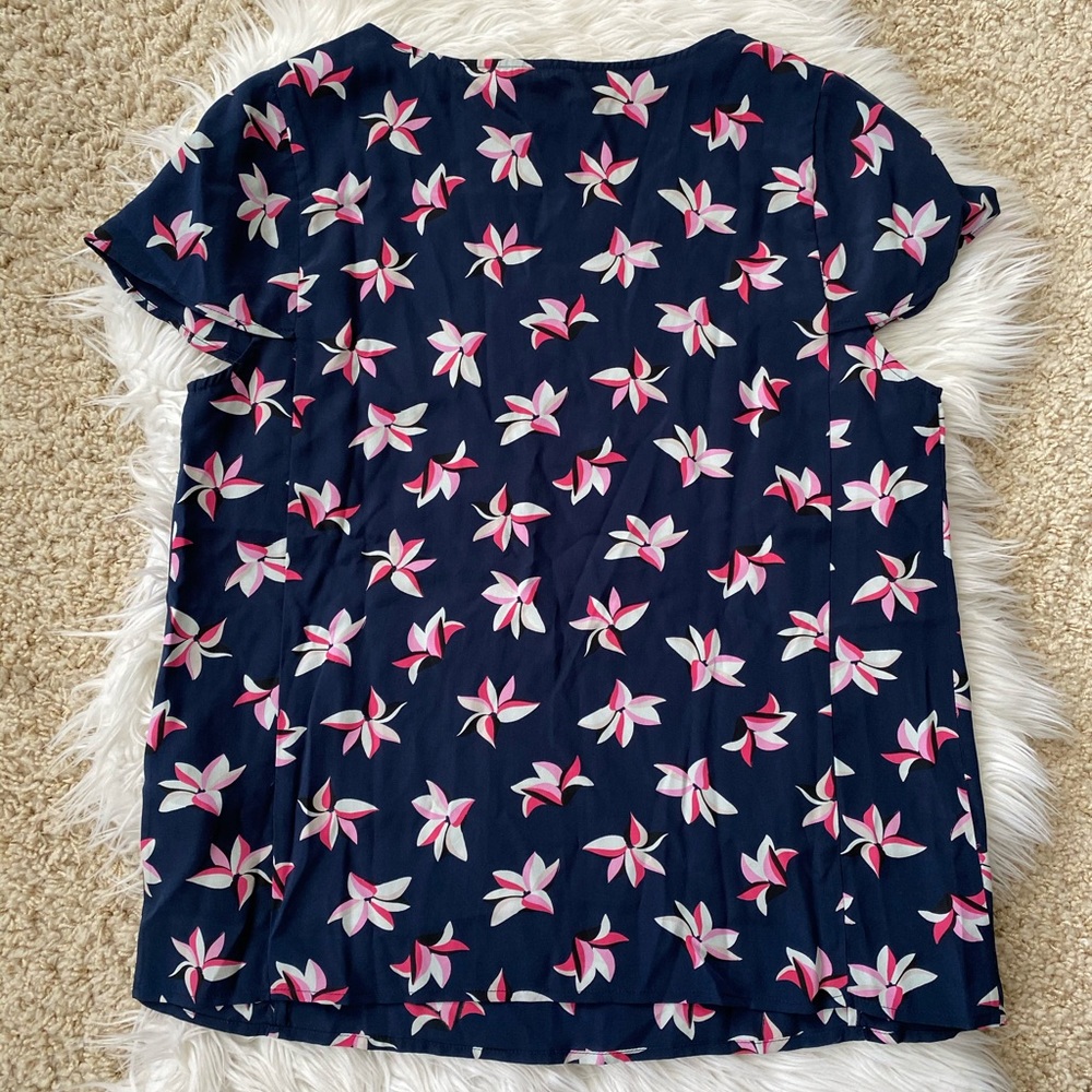 {Joie} Floral Short Sleeve Silk Blouse - Women's Medium - Picture 6 of 7